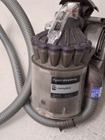 Dyson Stowaway DC23 mit diversen Zubehör 