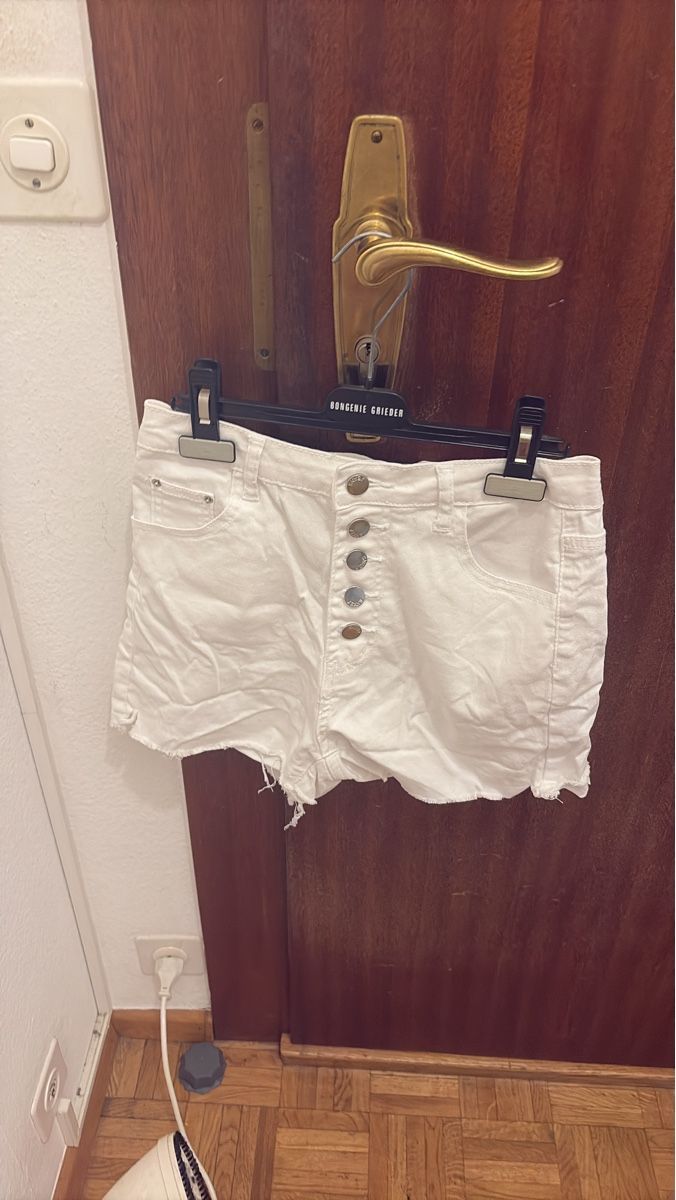 Jeans: Shorts blancs taille haute décontractés – Neuf (Voir description) à Genève par emi_rrq8