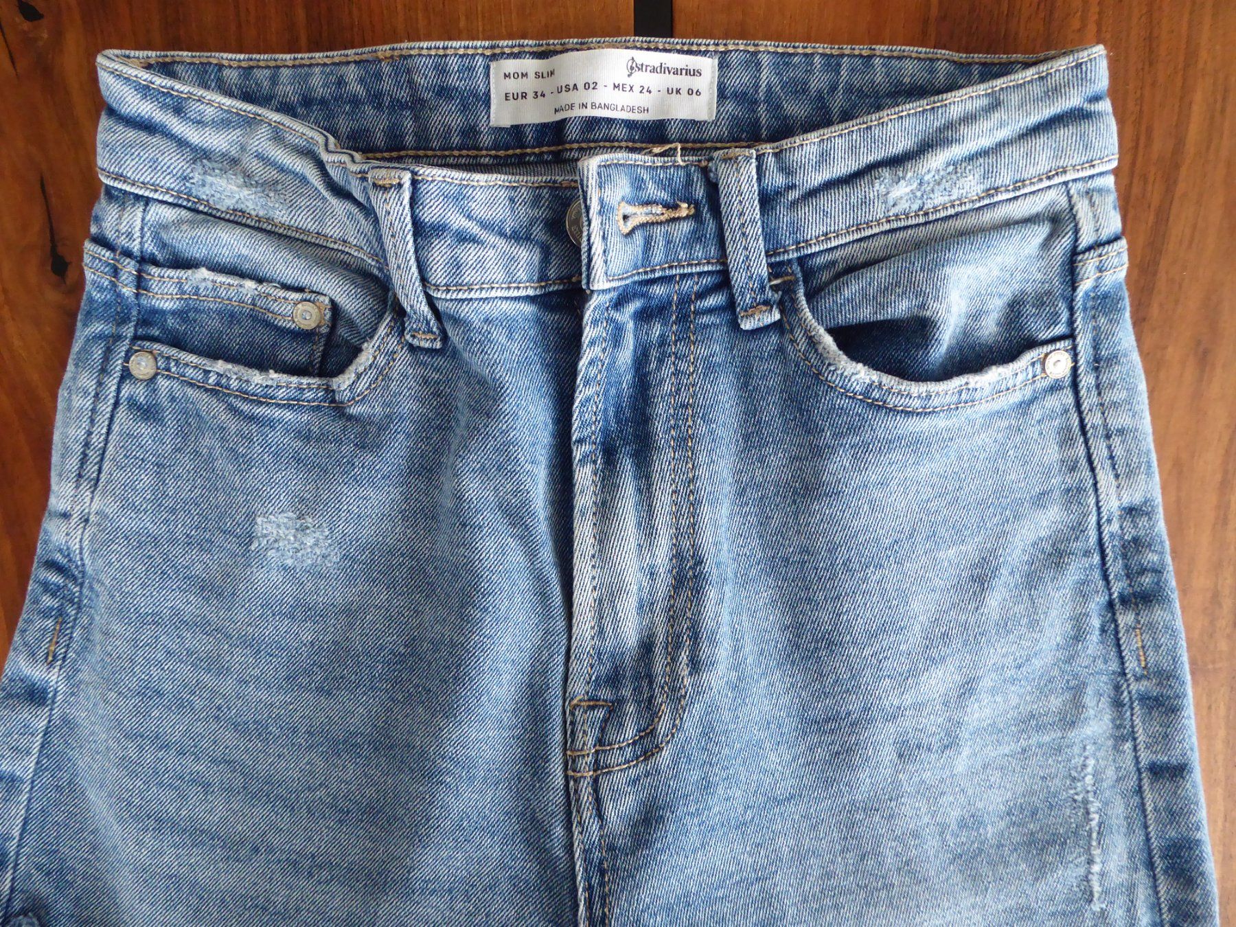 Stradivarius Lotti di vestiti: Jeans Mom Slim blau Size 34 + Pullover grau XS Stradivarius – Usato da Entlebuch venduto da roma6370 2