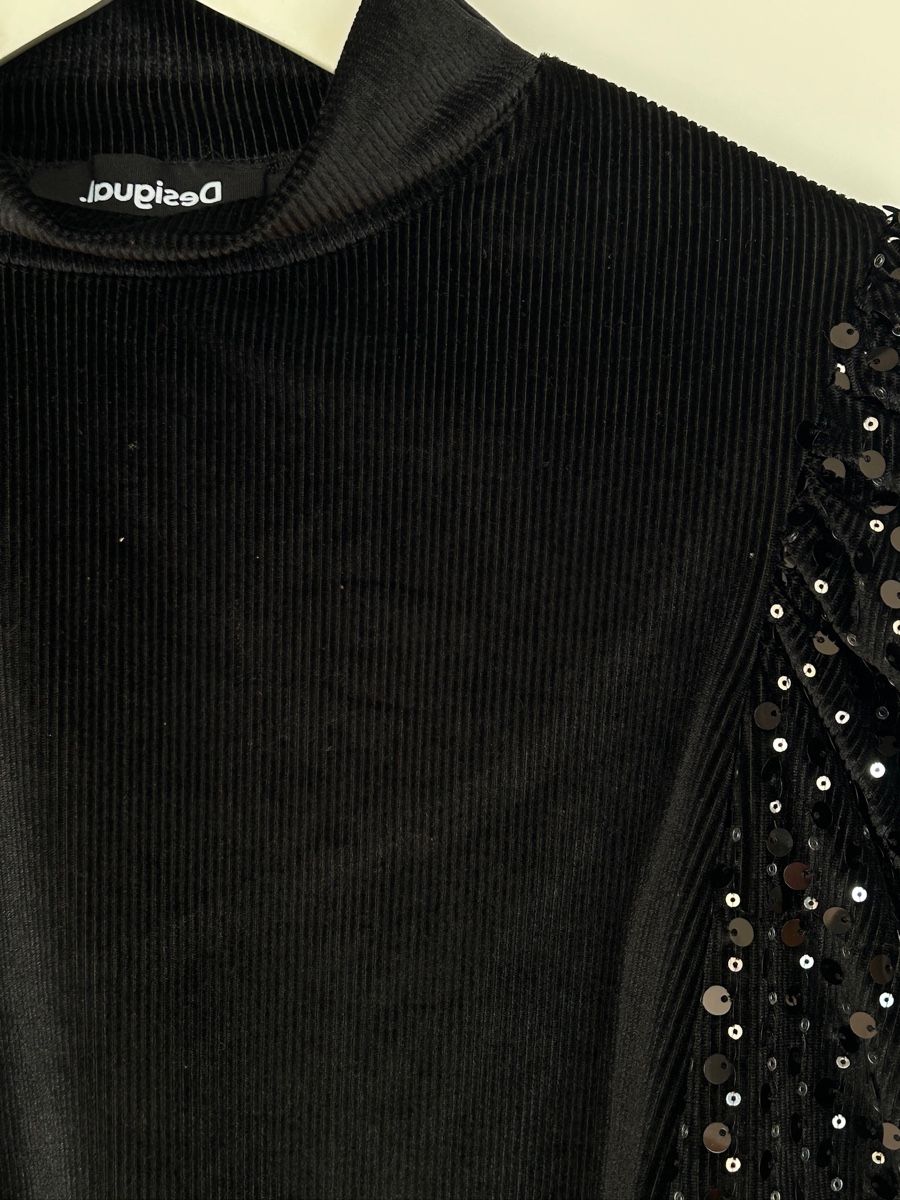 Desigual Top: Desigual party top – Nuovo (secondo la descrizione) da Hermance venduto da Madi_26 1