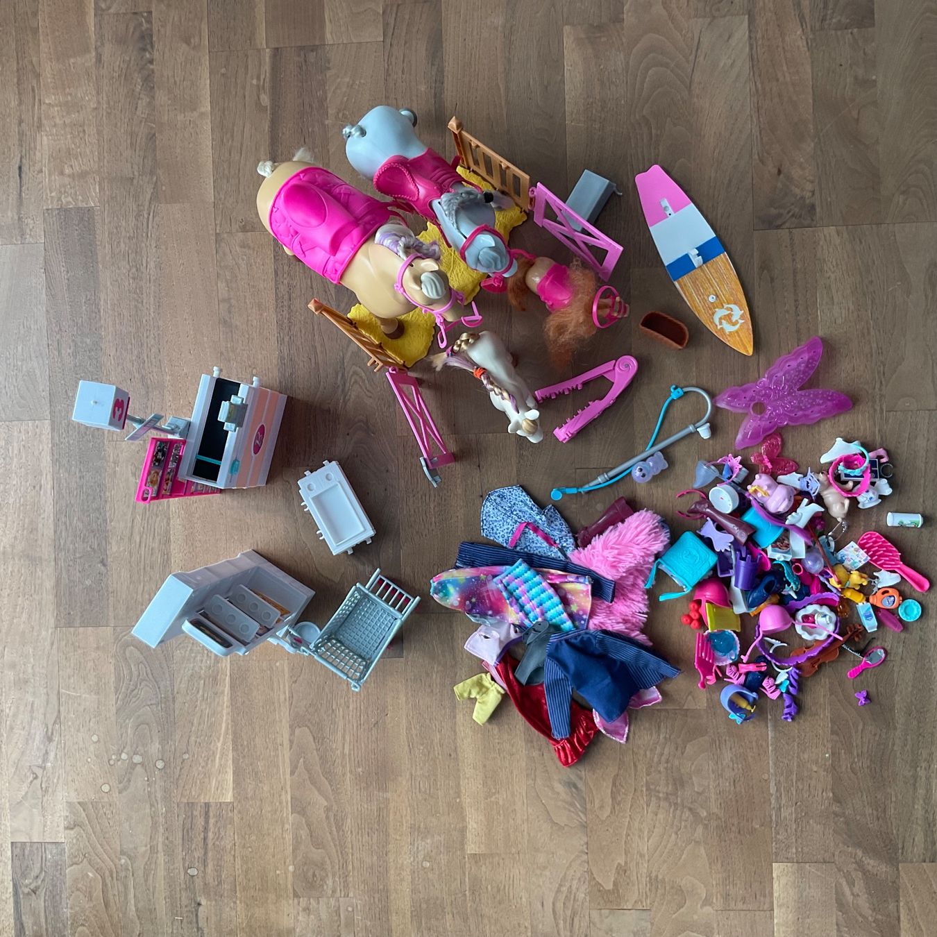 Giocattoli: Grosses Barbipaket – Usato da Wattwil venduto da Marlan3 2