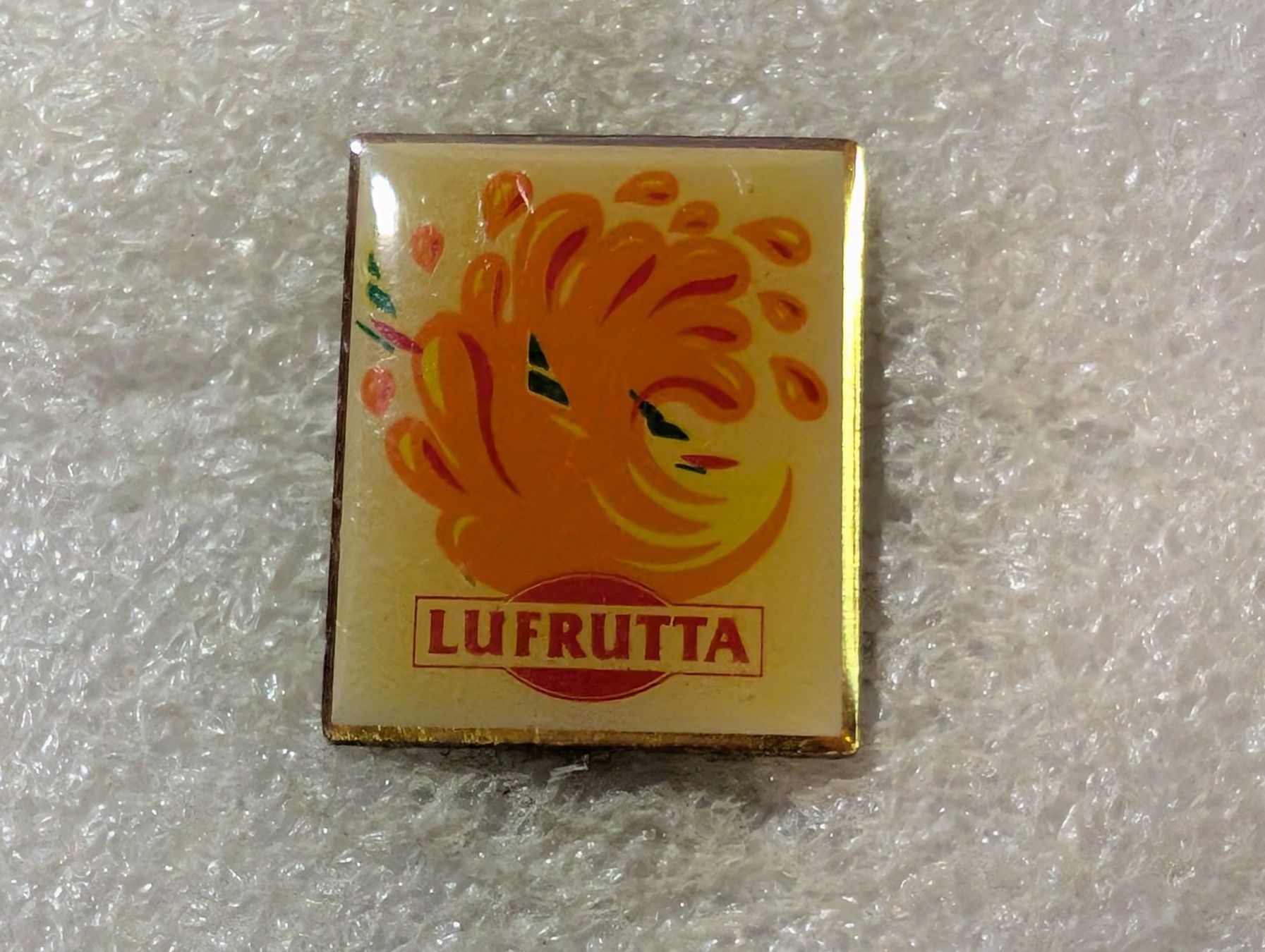 Placchette & Badge: Ansteckpin 106: Lufrutta – Usato da Oppligen venduto da Pin-Fall-Shop
