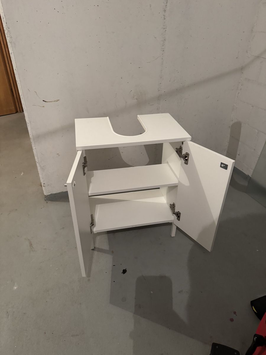Ikea Mobili per bagno: Waschbeckenunterschrank weiss – Usato da Sarmenstorf venduto da pab_x5yz 1