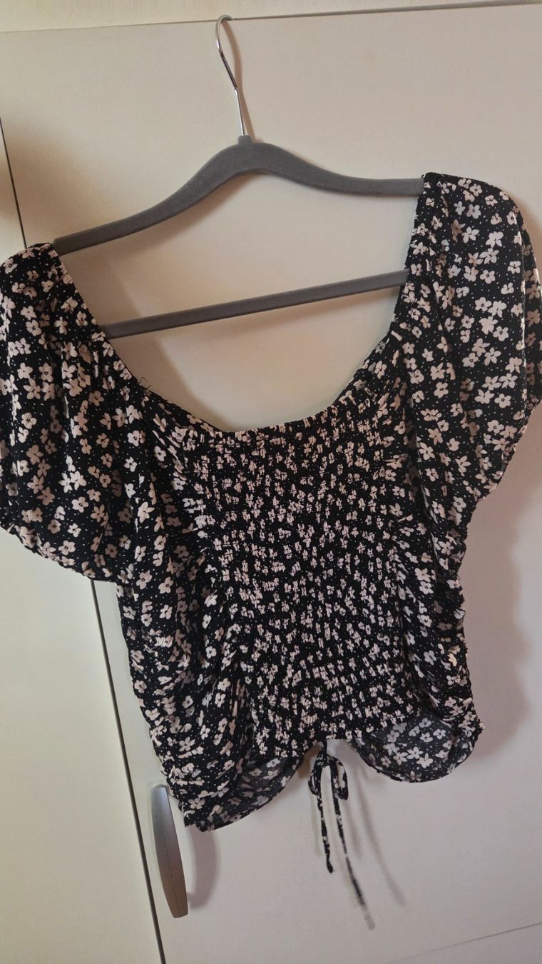 H&M Camicette: Damen Bluse Carmen Stil Grösse L – Usato da Weggis venduto da Leeclipse 1