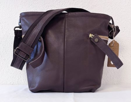 Leder Umhängetasche S von Pro Alps, Tessiner Handwerk