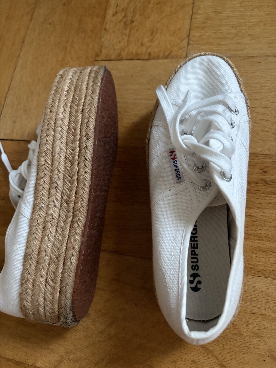 Superga Chaussures femmes: Superga Sneaker weiss mit Bastsohle – D'occasion à Basel par Opina01 2