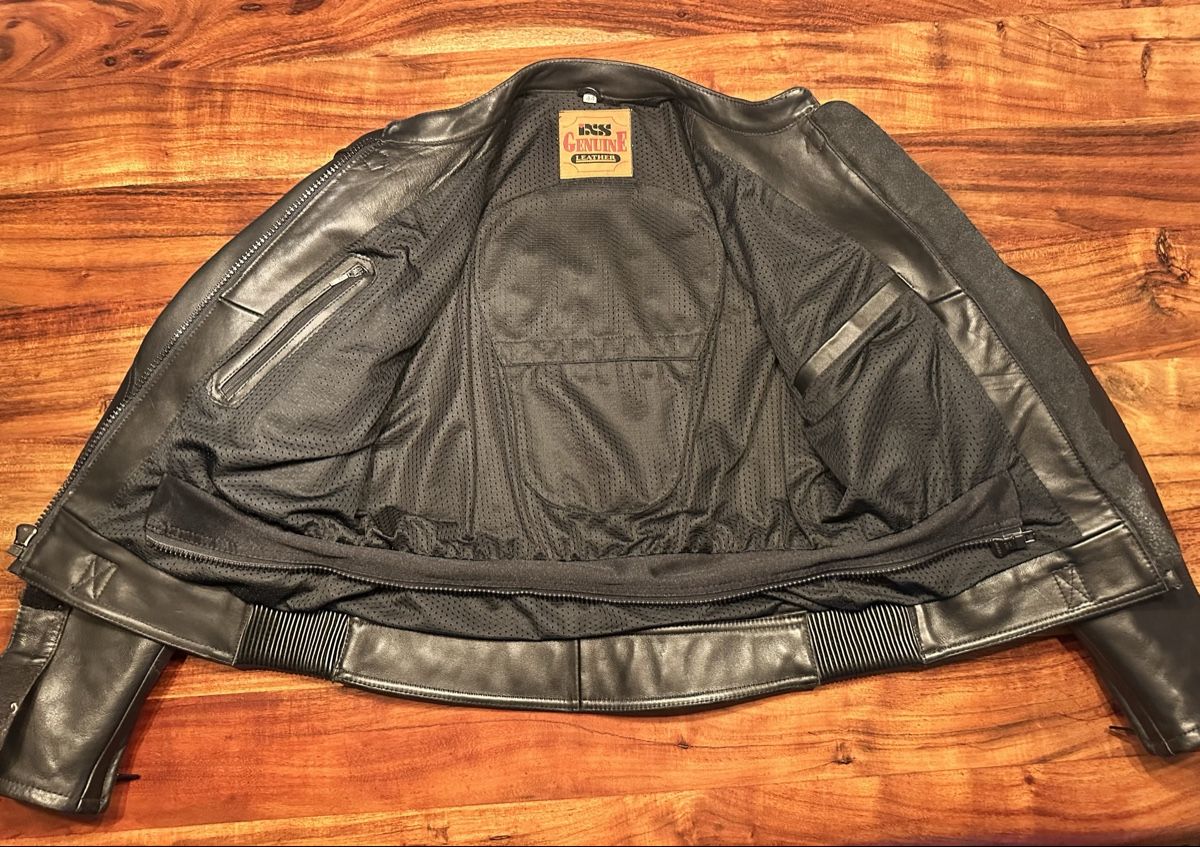 IXS Giacche: Motorrad Lederjacke IXS Gr. 44 Schwarz/Rot – Usato da Urtenen-Schönbühl venduto da Nathalie_schori 4