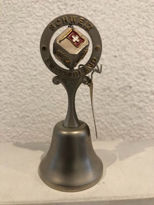 Campanacci mucche: Cloche de table souvenir décorative Suisse – Nuovo (secondo la descrizione) da La Chaux-de-Fonds venduto da Kisah