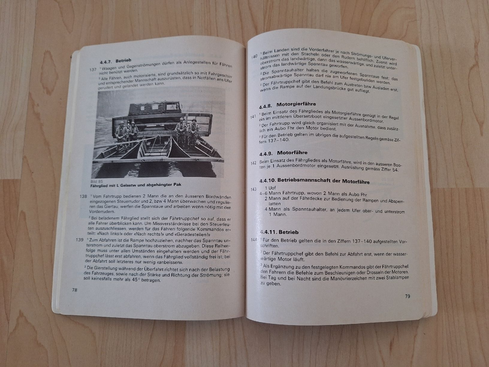 Libri: Schweizer Armee Reglement Übersetzmittel 1981 – Usato da Gossau ZH venduto da SwissJapan 1