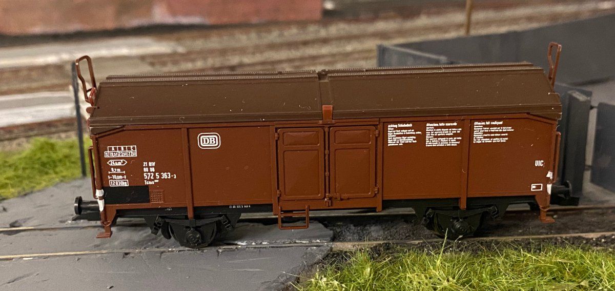Modellini di ferrovie: DB Schiebedachwagen Typ Tcms von Klein Modellbahn – Usato da Gelterkinden venduto da Pingpong8