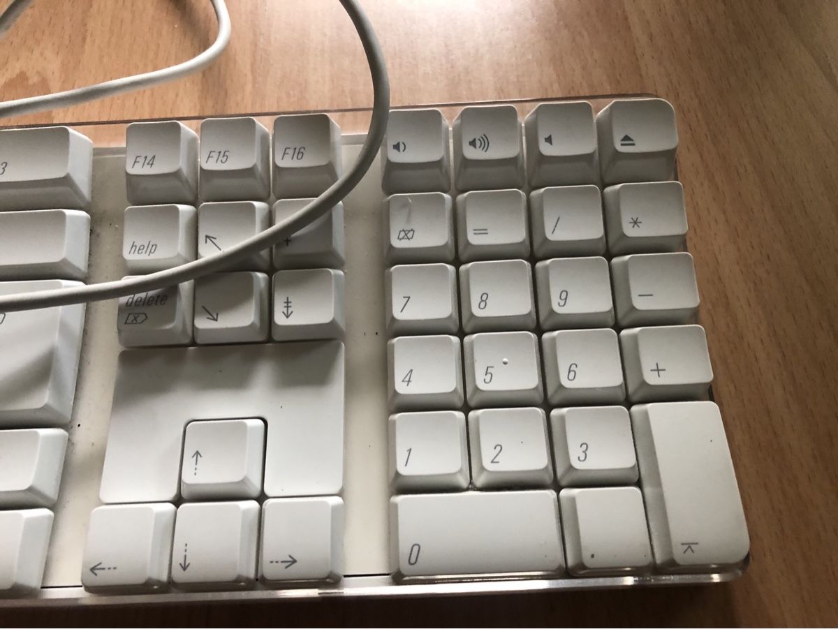 Apple Tastiere: Apple Keyboard Tastatur Computer (Original) Geschenk 1A – Nuovo (secondo la descrizione) da Wetzikon ZH venduto da Flagricardo 1