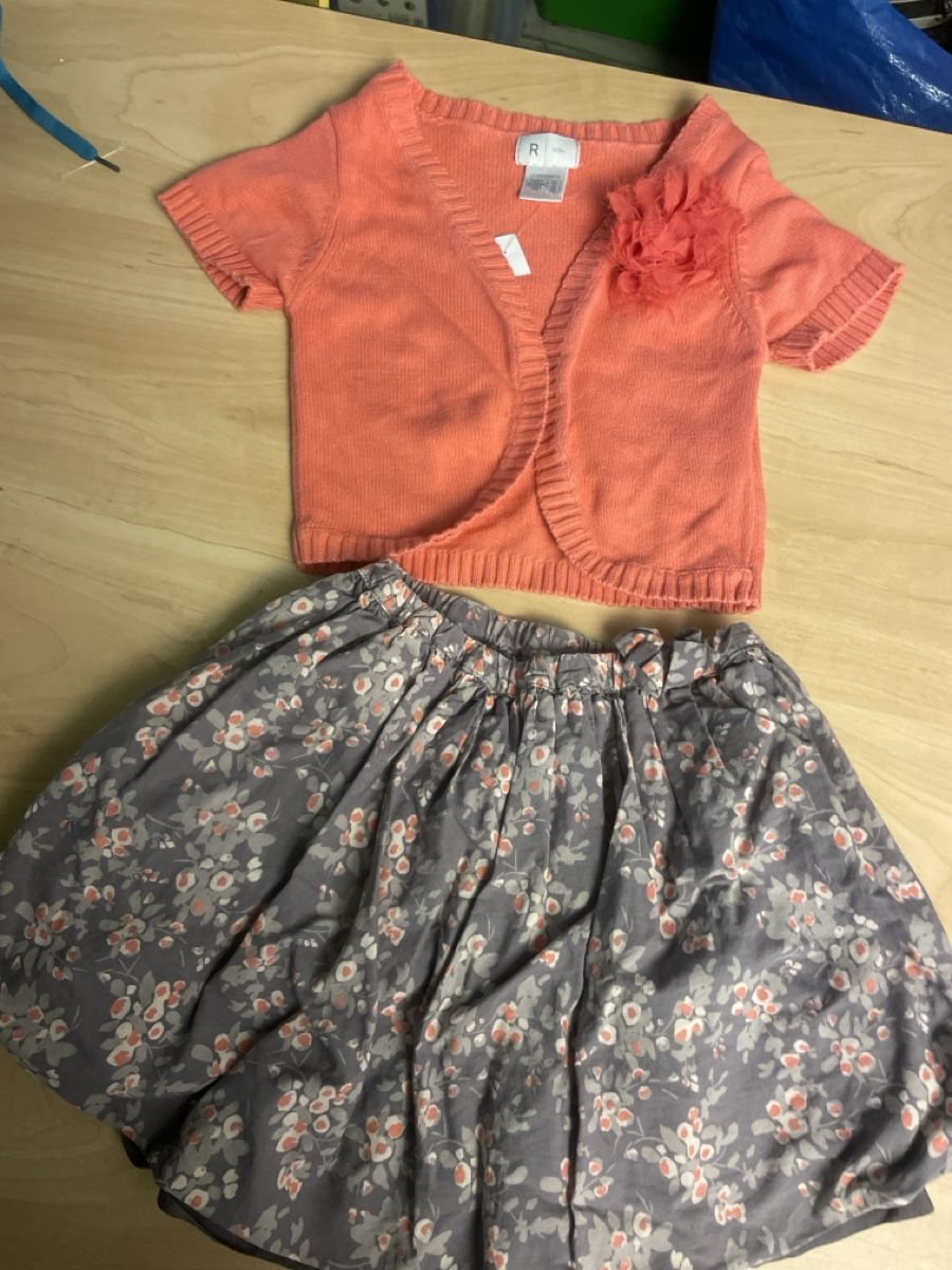 Vertbaudet Lotti & Set di vestiti: La Redoute/vertbaudet Mädchen Set, Rock mit Jäckli, Gr.102 – Nuovo (secondo la descrizione) da Obergerlafingen venduto da cabo4