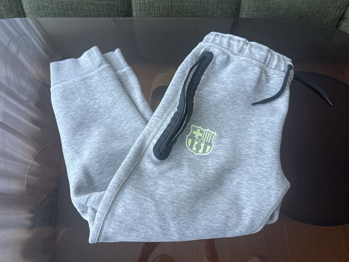 Nike Pantalons: Jogging Nike – D'occasion à Founex par reb_fws9