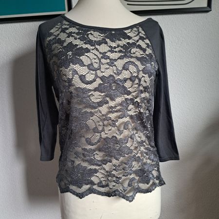 Damen Langarmshirt ONLY Spitze Grau Grösse S guter Zustand
