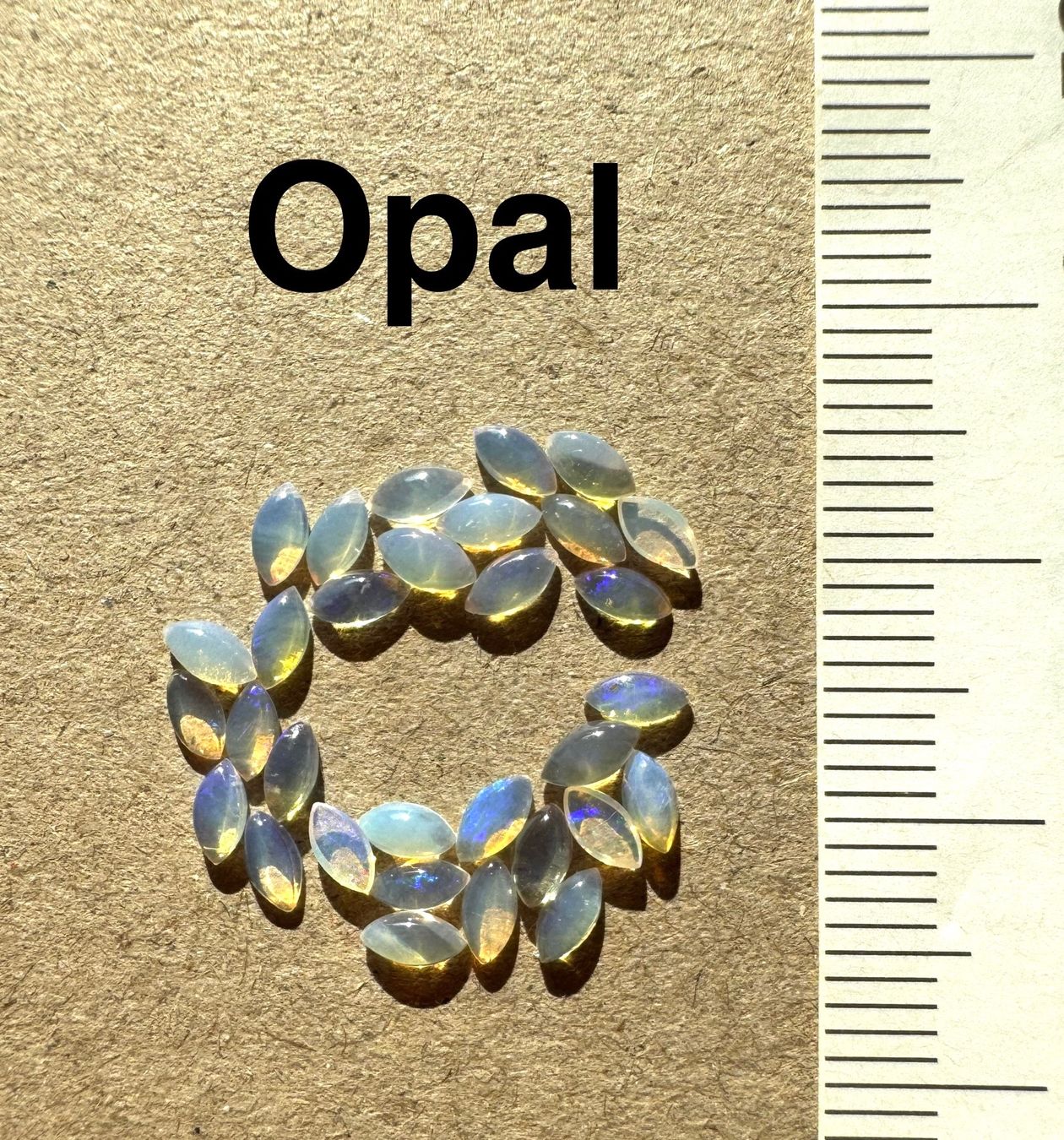 Fossili: 30 Stk  Cabochons Opal  echt!! winzig neu    2x4mm  solid – Nuovo e nell'imballaggio originale da Leuggern venduto da gemshow