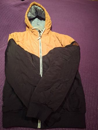 Veste avec capuchon taille M marque FSBN