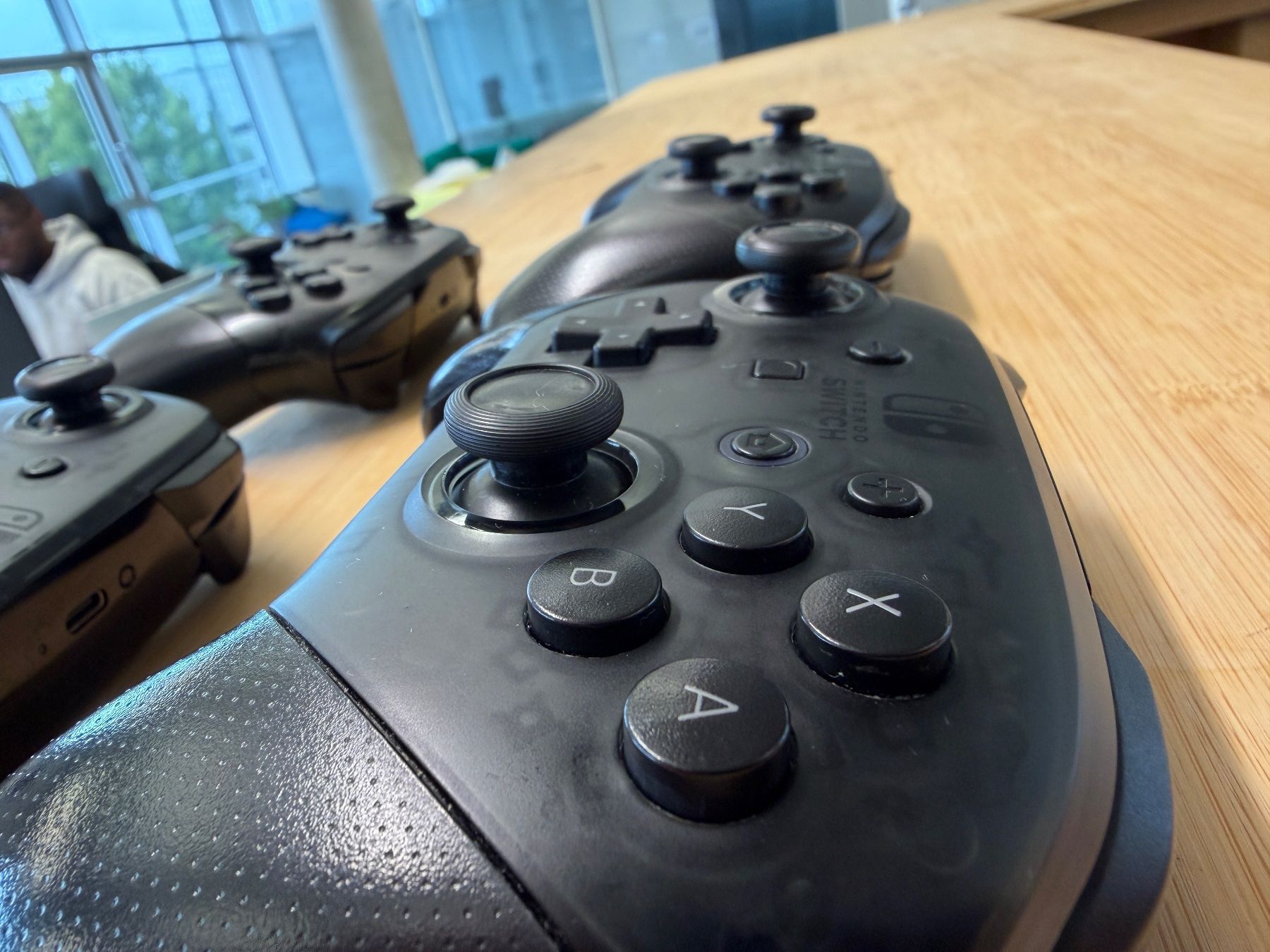 Nintendo Controller: Nintendo Switch Pro Controller 4stk. – Usato da Lenzburg venduto da Smilery 1