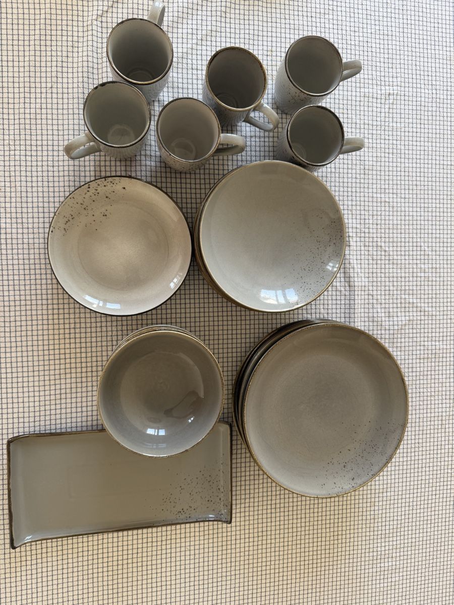 Set di piatti: Geschirrset 4/6 Personen Steinzeug grau – Usato da Zürich venduto da Nadgb1303 1