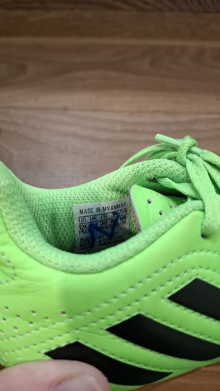 Adidas Scarpe per ragazzi: Hallenschuhe Adidas 30 – Usato da Alpthal venduto da Ing3_rid 2