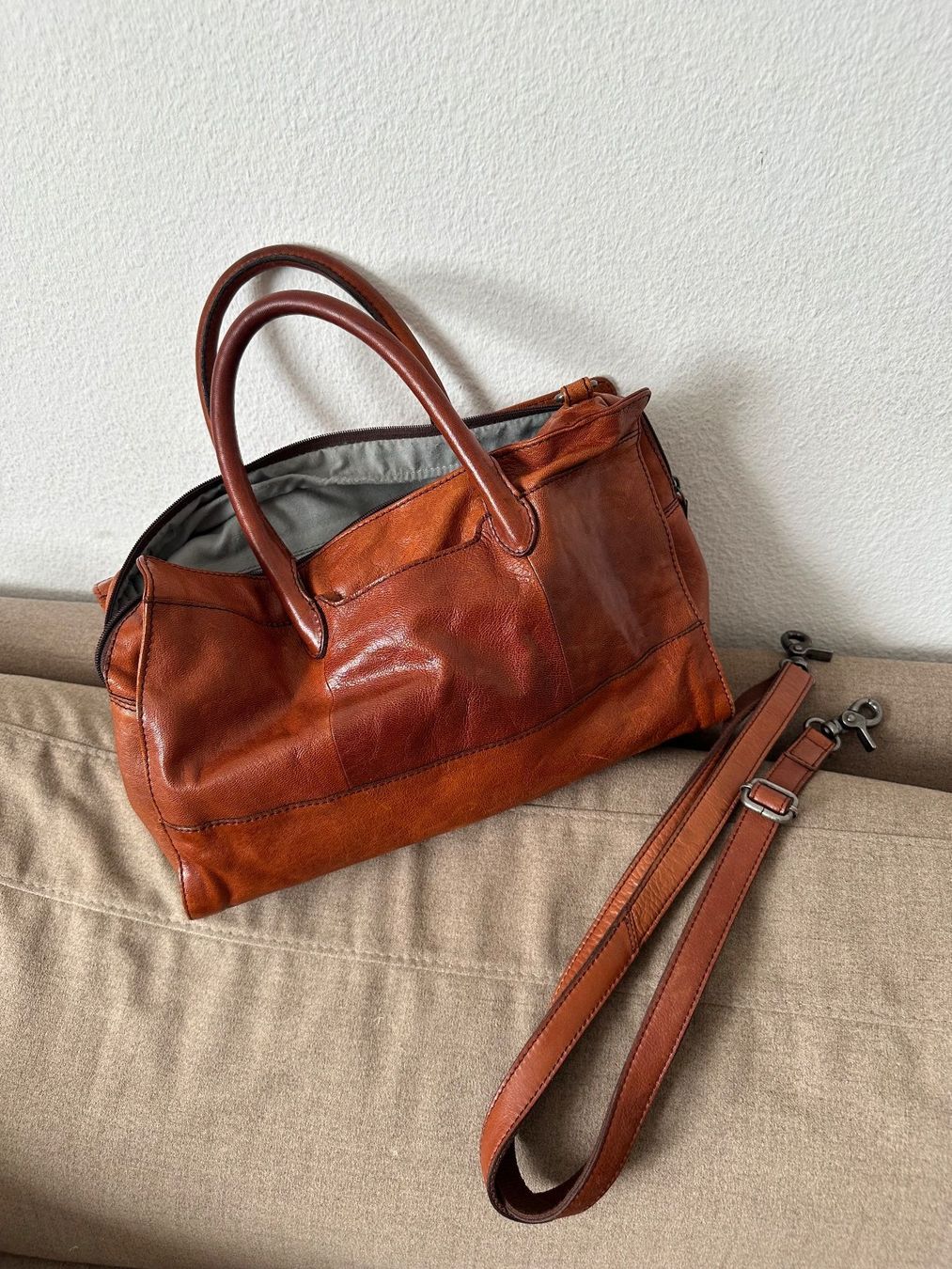 Sacs femmes: Lederhandtasche Cognac - Marke Varese – D'occasion à Zürich par 72strandkorb 2