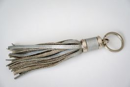 Hübsch! Schlüsselanhänger aus Leder mit Quaste, silberfarben
