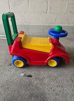 Kinder Rutschauto mit Schiebestange