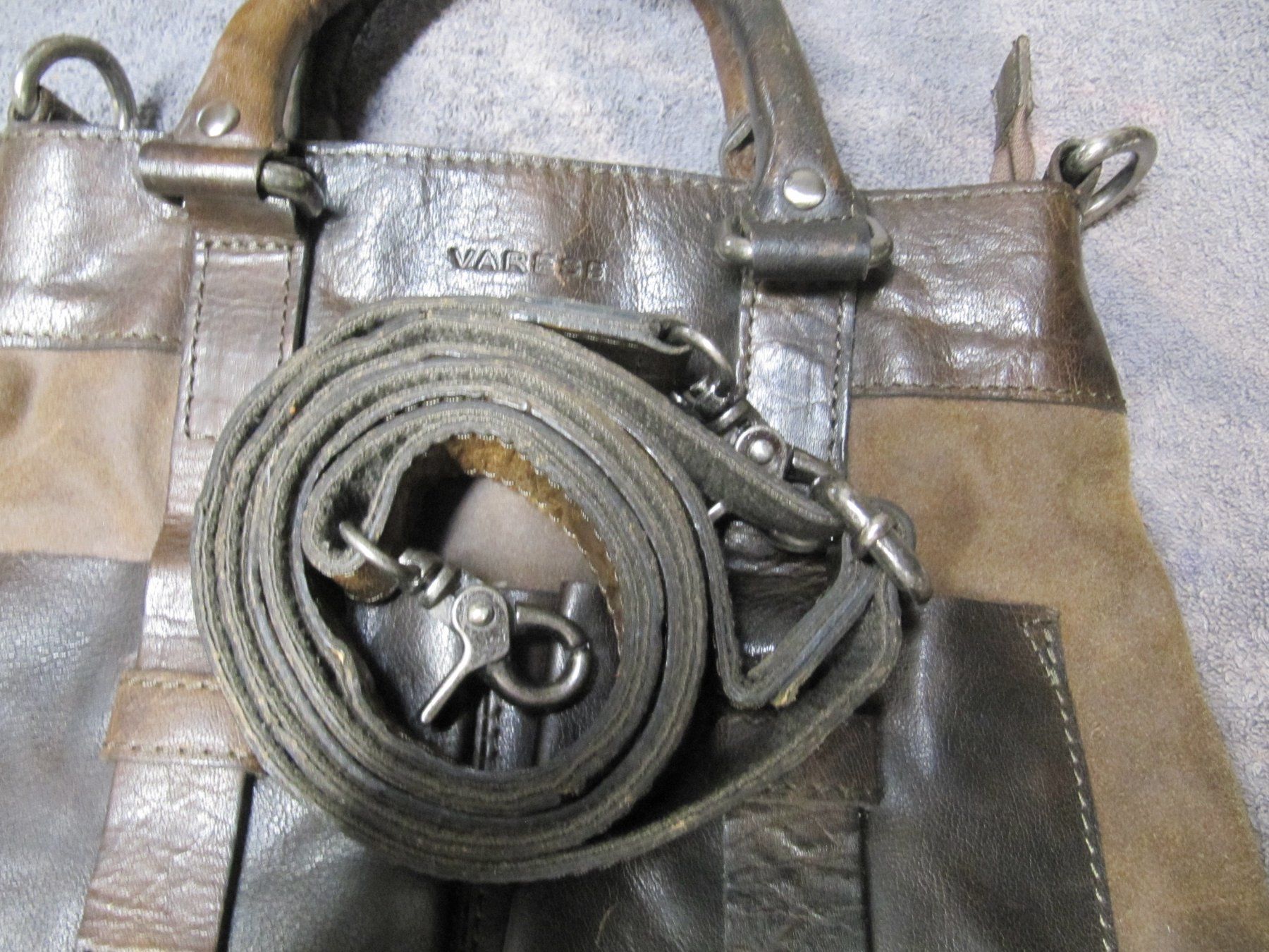 Borse da donna: Varese Handtasche/Umhängetasche Leder – Usato da Selzach venduto da Sennemeitschi11 8