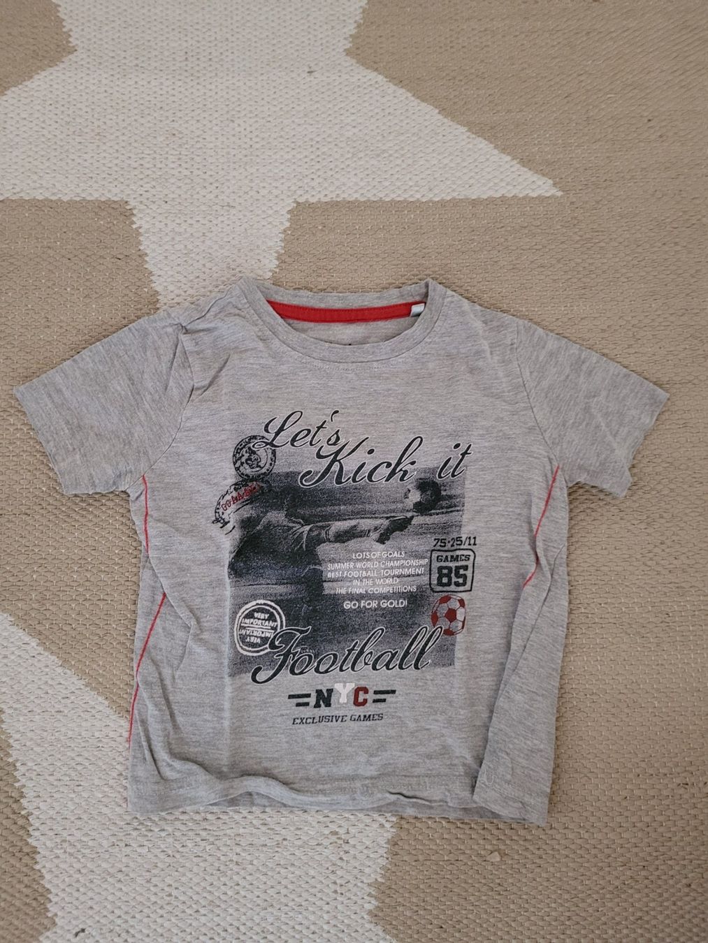 Camicie, Top & T-shirt: T-Shirt gr. 92 – Usato da Inwil venduto da Flower2325
