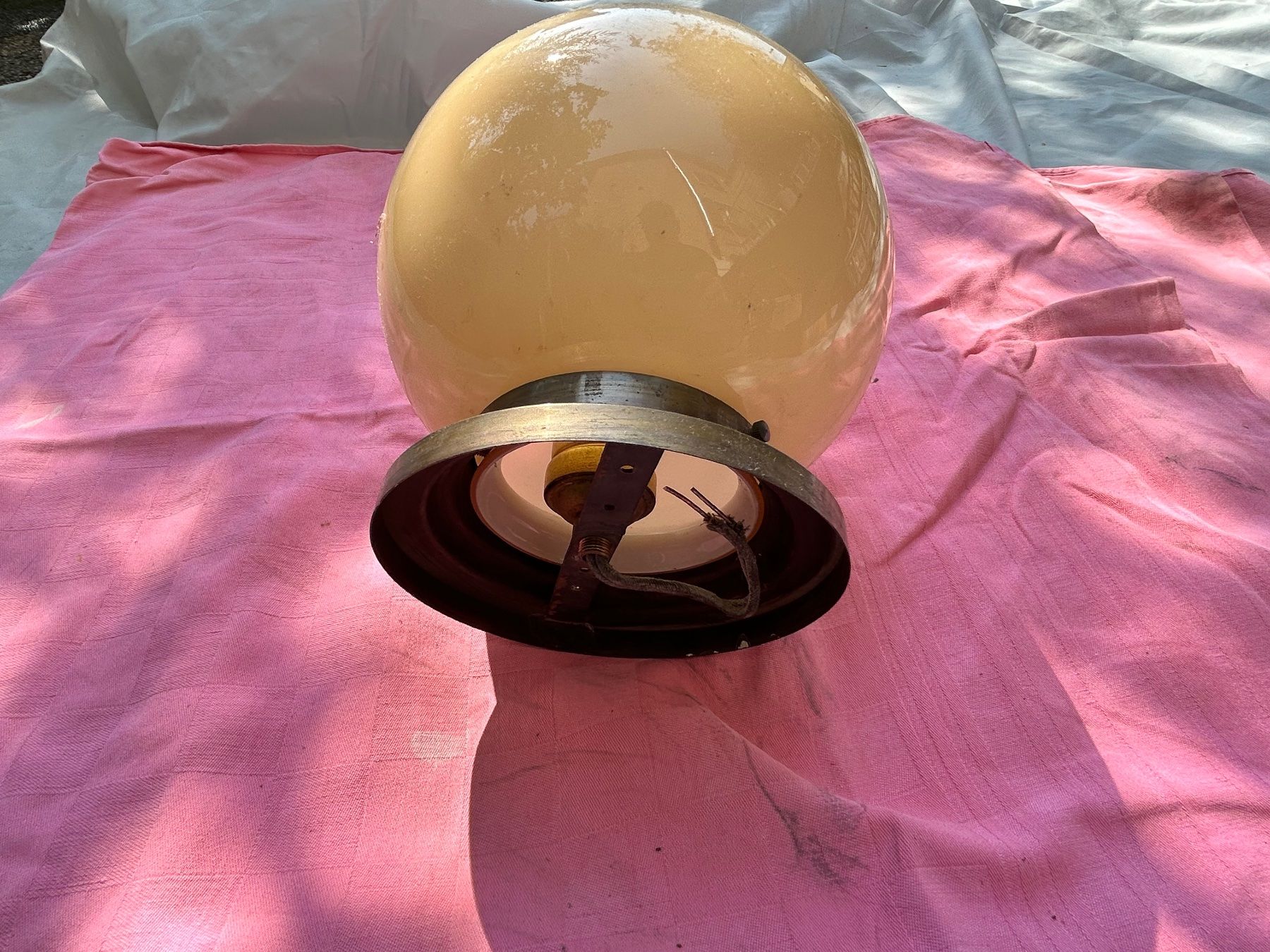 Lampade: Antike schöne Kugel Lampe mit Metallfassung – Usato da Bremgarten b. Bern venduto da Thermes 2