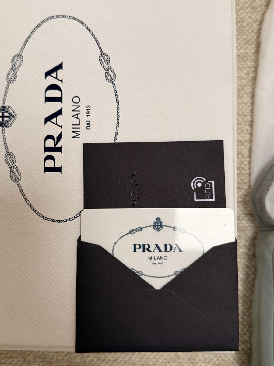 Prada Borse da donna: Sac Prada réédition 2000 bleu gris set COMPLET – Nuovo (secondo la descrizione) da Monnaz venduto da MDVintage 1