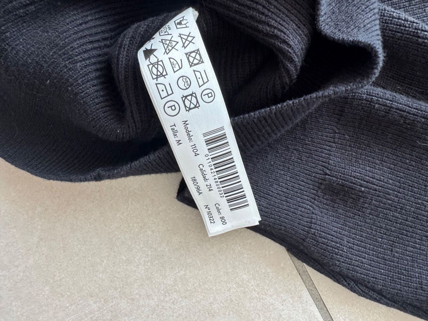 Massimo Dutti Pullover & Sweatshirts: Pullover Massimo Dutti Schwarz Grösse M guter Zustand – Gebraucht aus Meierskappel von kev_nn8q 2