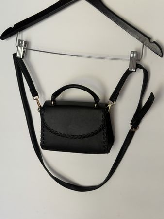 Handtasche schwarz mit Umhängeriemen guter Zustand