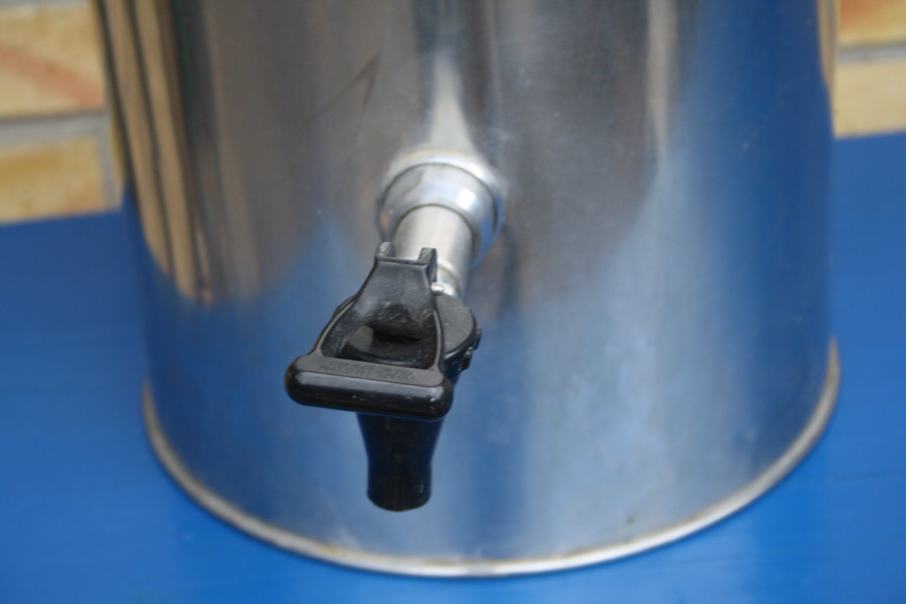Contenitori & Simili: ISOLIERBEHÄLTER MIT HAHNEN 12 LITER MULTIPOT EGRO – Usato da Wauwil venduto da Pneuedy 3