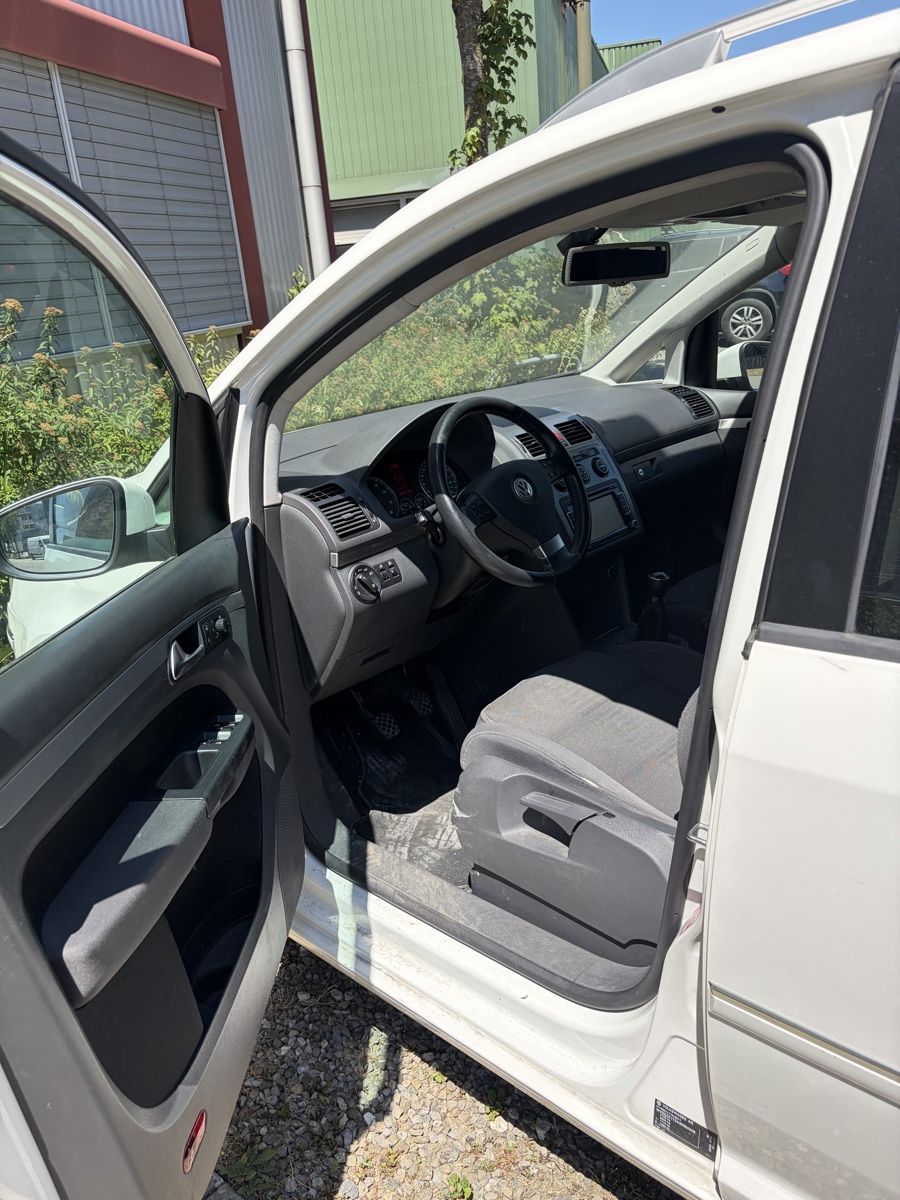 VW Autos: VW Touran 1.4 TSI Limousine – Defekt aus Lyss von Kica1 7
