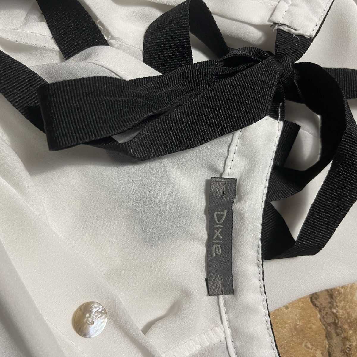 Blusen: Camicia lunga bianca Dixie con fiocco, taglia 38/42 – Neu (gemäss Beschreibung) aus Gordevio von LanaZimm 4