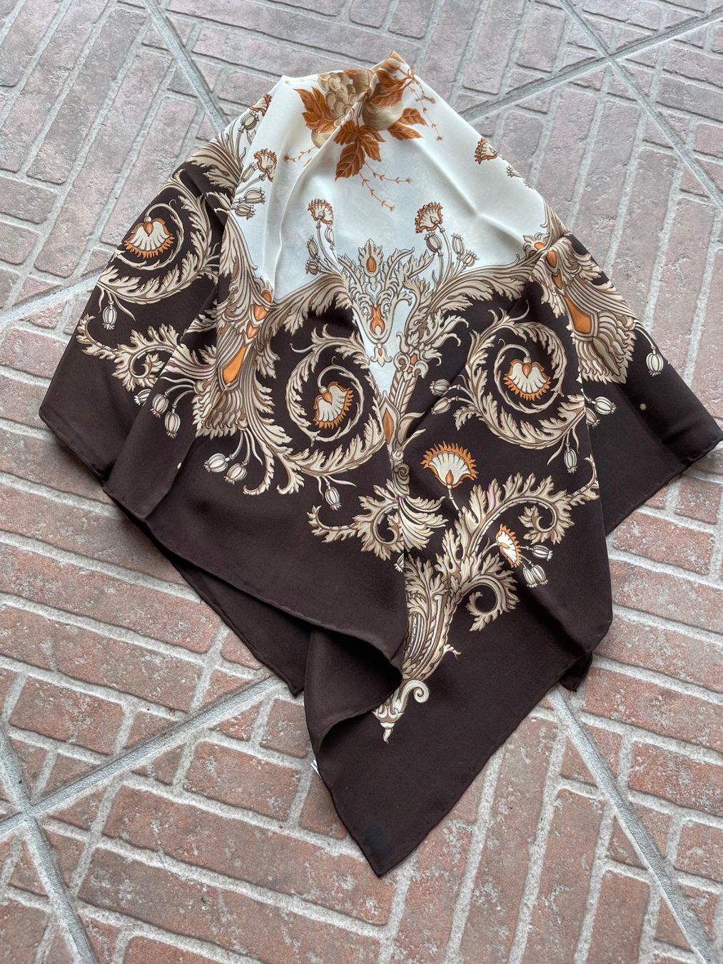 Foulard & Sciarpe: Foulard SEVINI – Usato da La Croix (Lutry) venduto da Sporades
