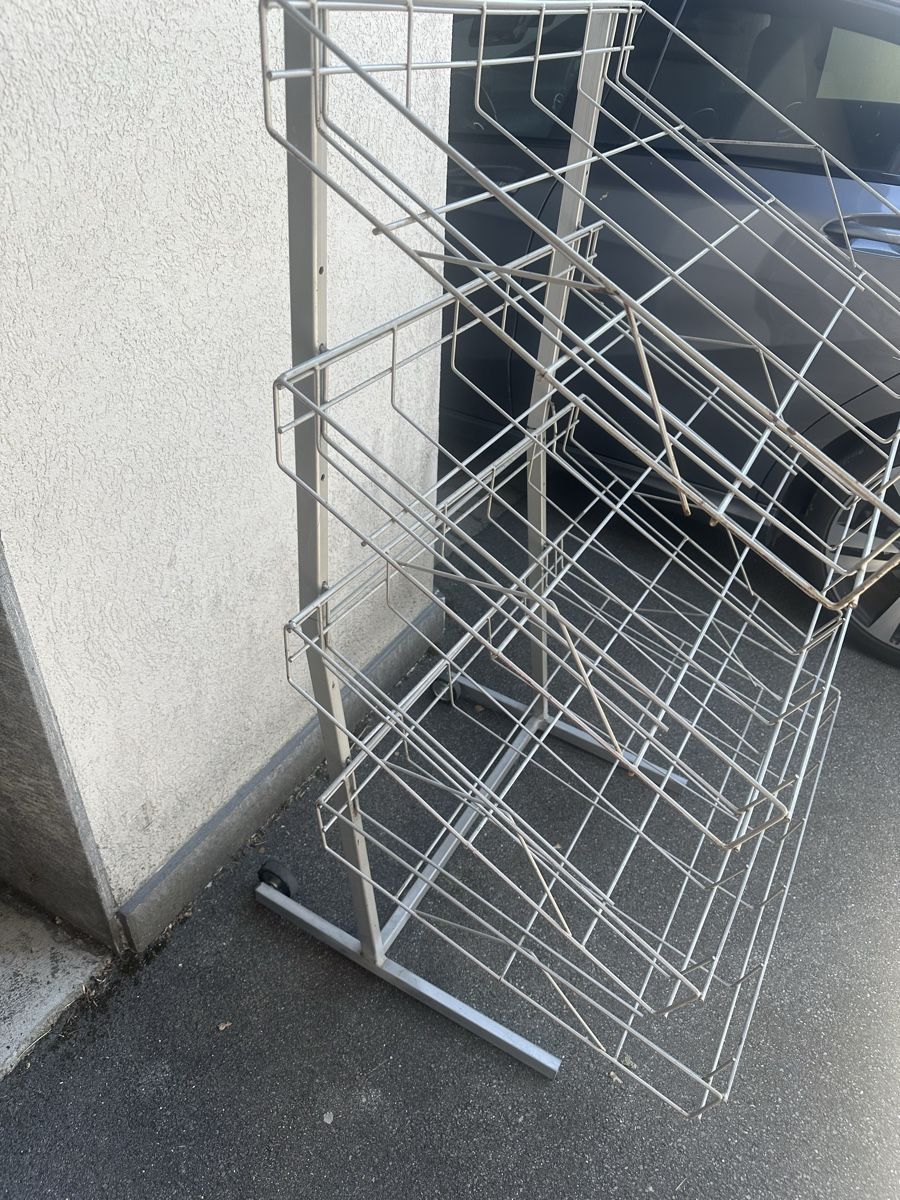 Sonstige Dekorationen & Accessoires: Ausstellungsständer mit 4 Gitter Rollbar  – Gebraucht aus Reiden von Party71 1