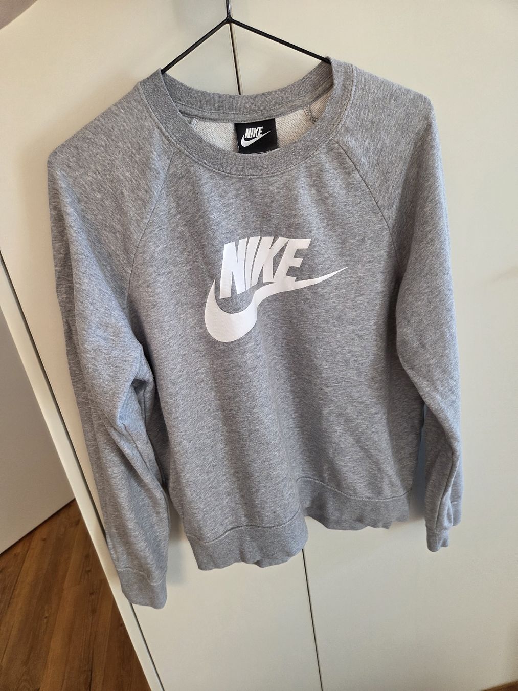 Nike Maglioni & Felpe: Grauer Nike Pullover, Grösse M – Usato da Luzern venduto da Sherry56