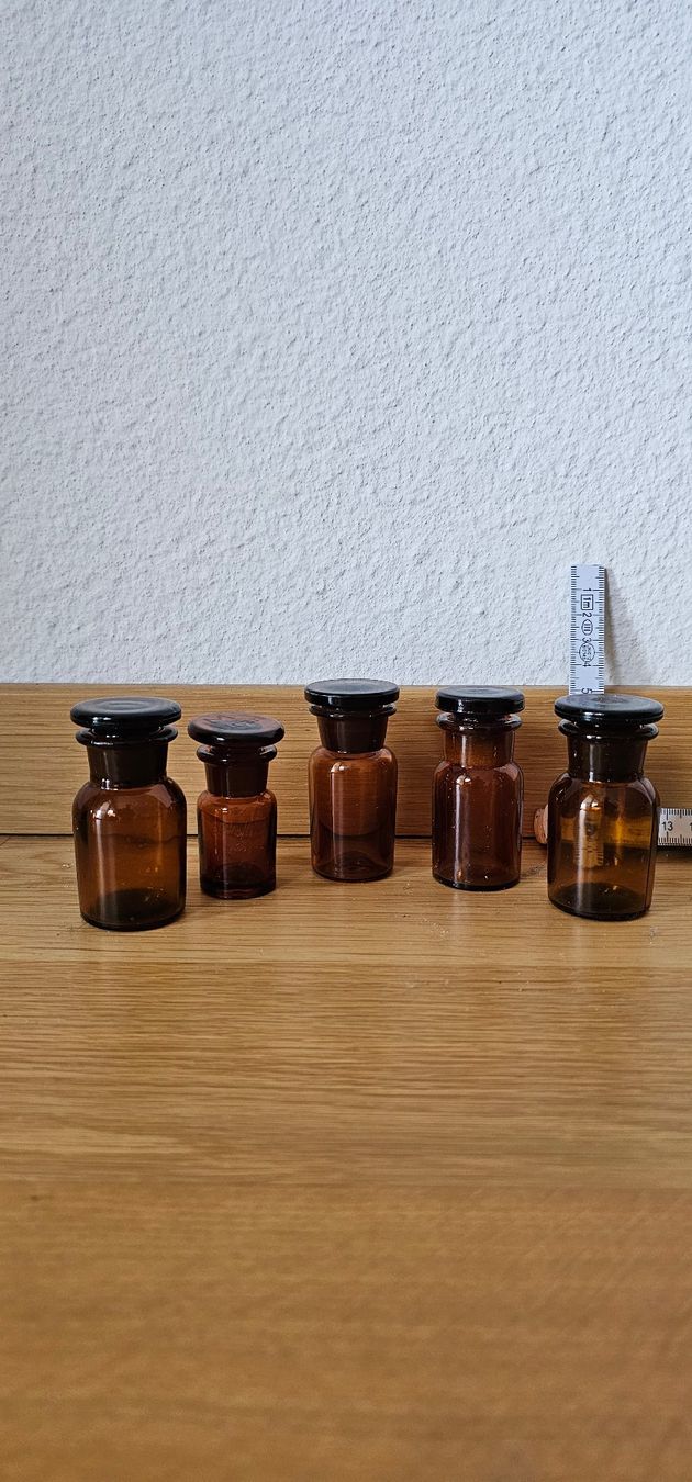 Accessori da laboratorio: 26 Stück alte Apothekenflaschen – Usato da Birmensdorf ZH venduto da Croftilein 7