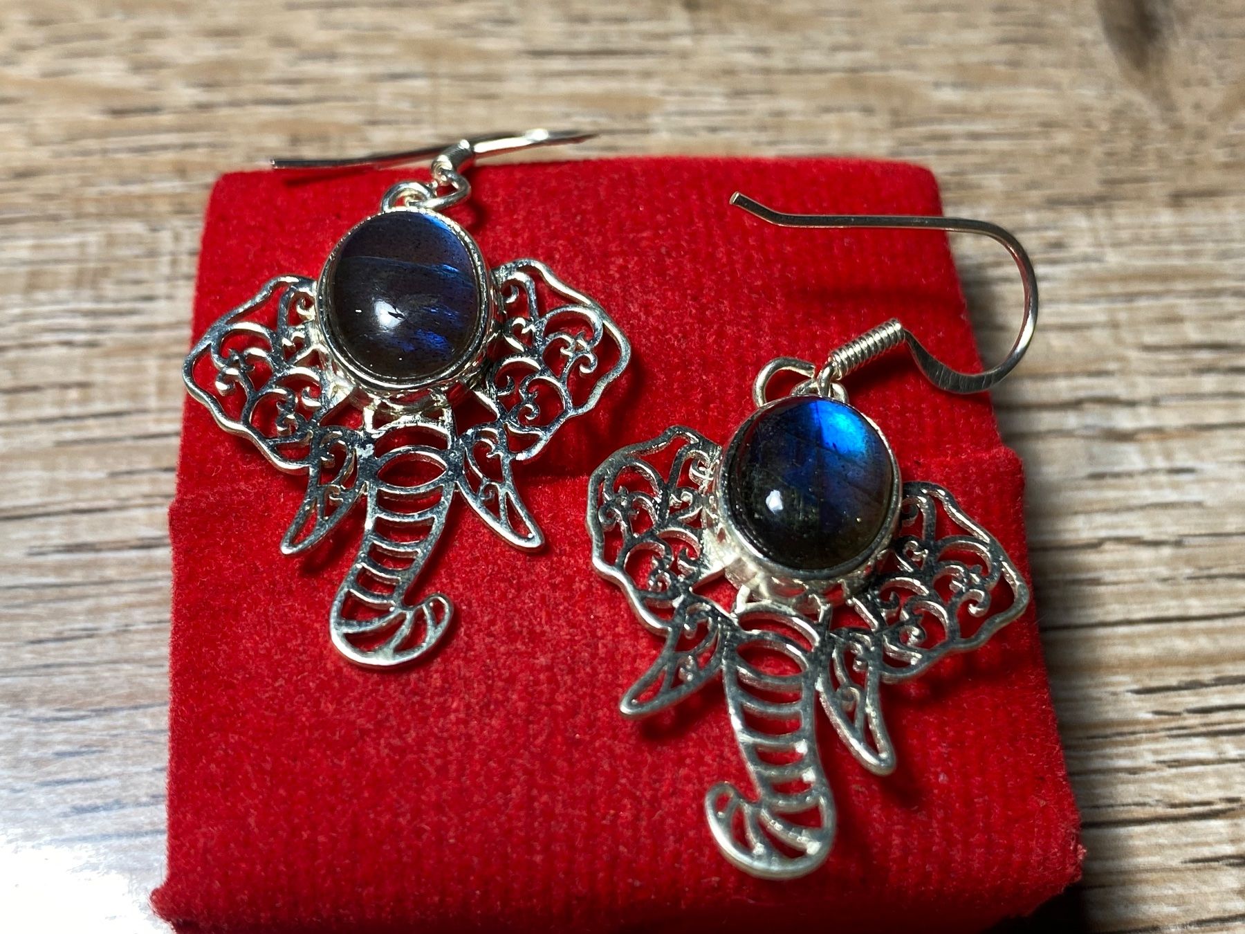 Orecchini pendenti & Orecchini a lobo: Boho Elefant Ohrringe 925 Silber mit natürlichem Labradorit – Nuovo e nell'imballaggio originale da Laax venduto da Kiki_Kingdom3 7