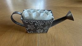 Dekoration Giesskanne Blumenmotiv Metall