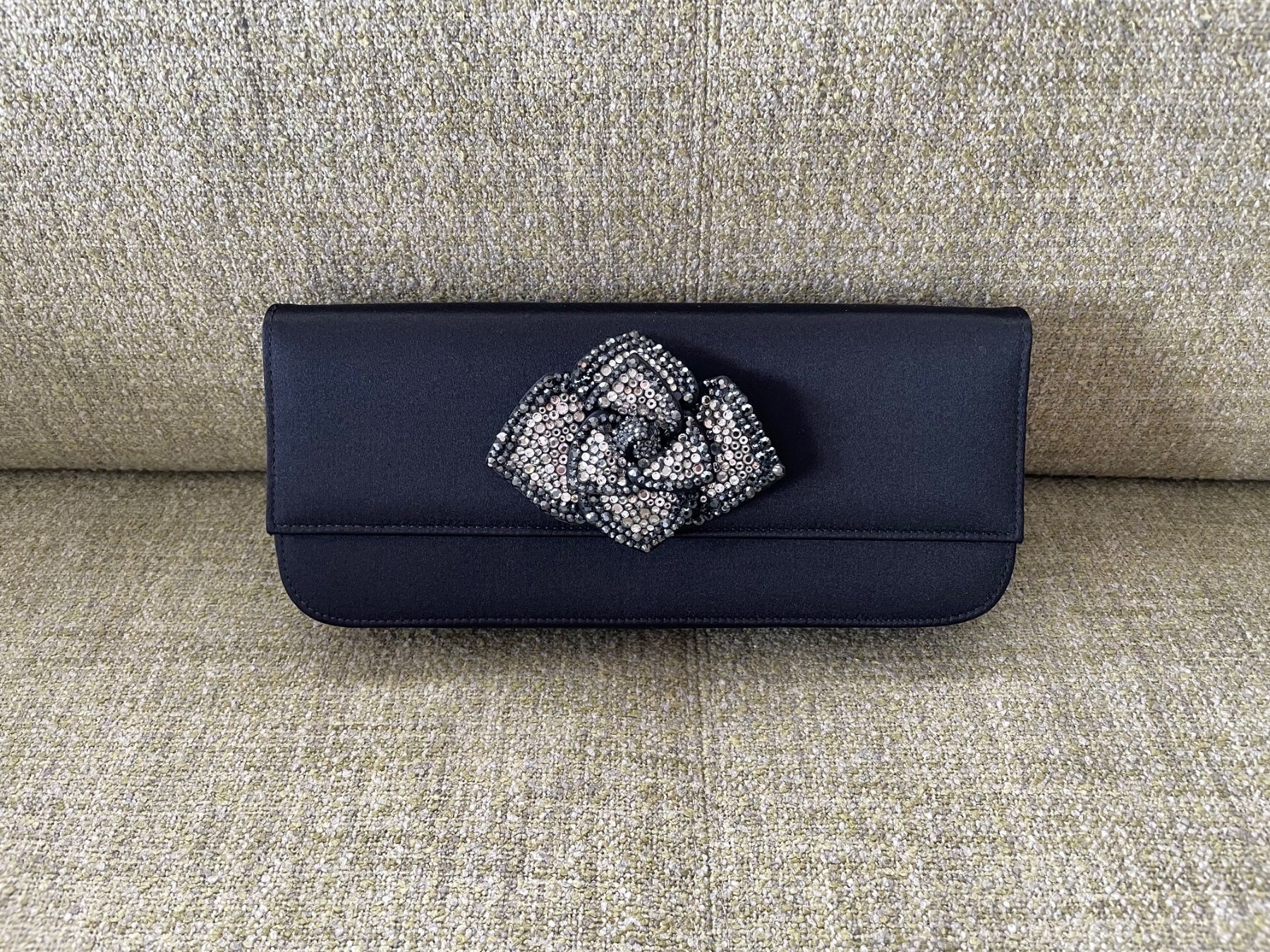 Stuart Weitzman Taschen für Damen: Stuart Weitzman Clutch mit Swarovski-Steinen – Neu (gemäss Beschreibung) aus Meilen von Reni888