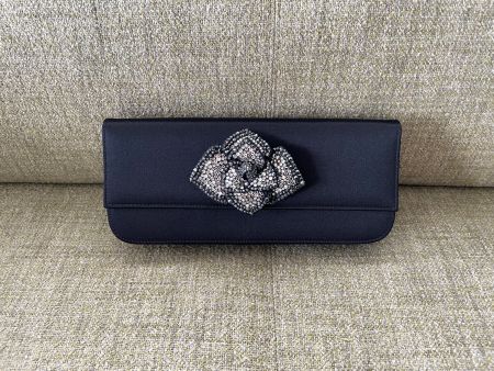 Stuart Weitzman Clutch mit Swarovski-Steinen
