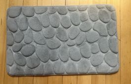 Tapis de bain galets gris - Confort et style assuré!