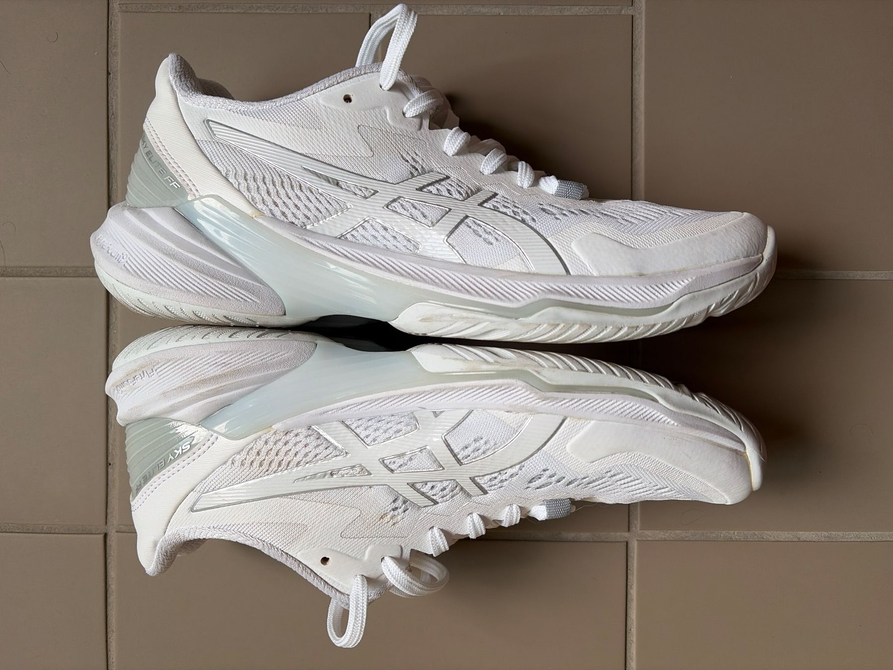Asics Scarpe da donna: ASICS SKY ELITE FF White & Silver Size 39 – Usato da Schlieren venduto da ric_j7md 1