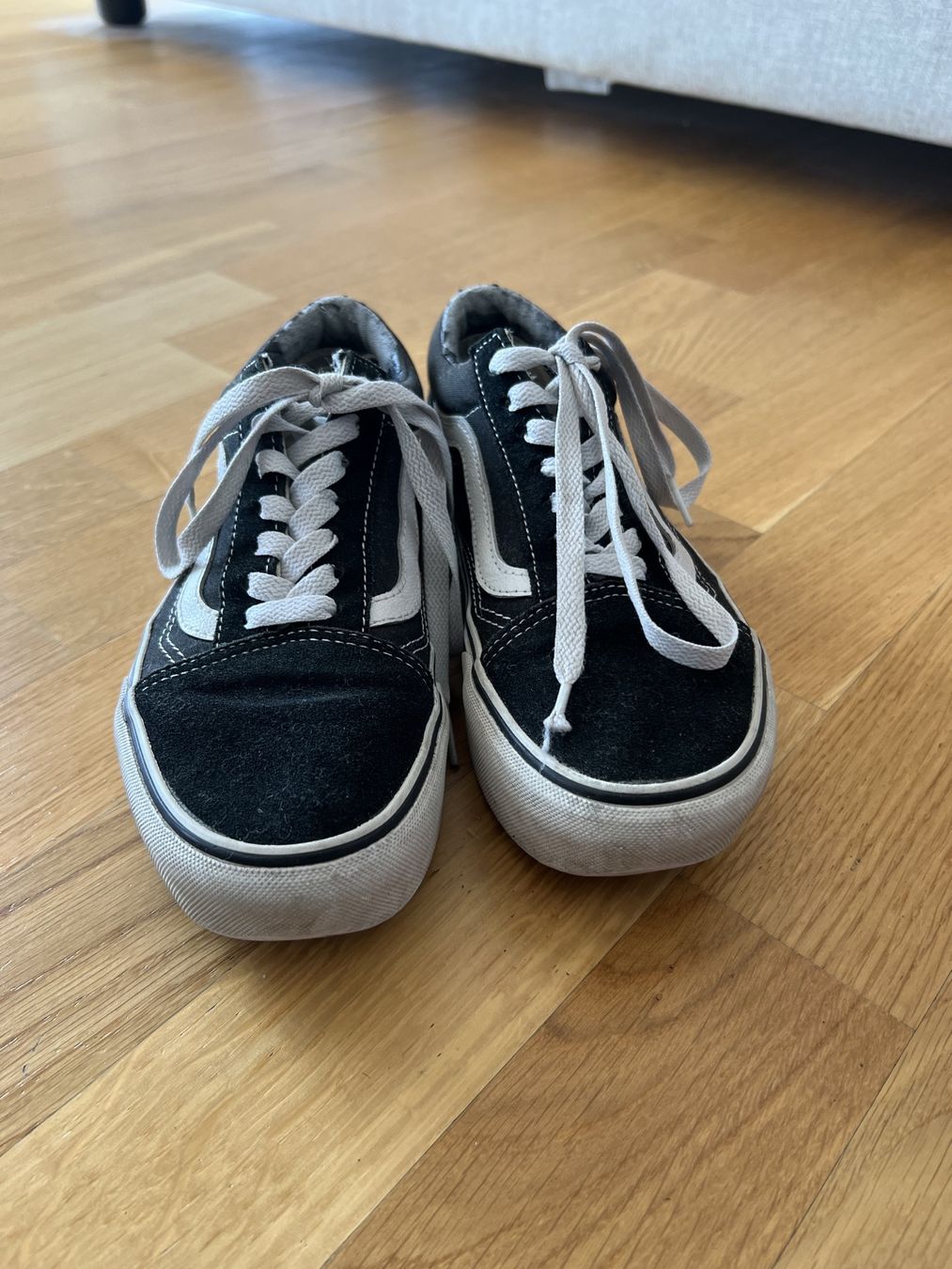 Vans Scarpe da donna: Vans Old Skool – Suède noir/blanc – Difettoso da Lausanne venduto da gun_ht7n 1