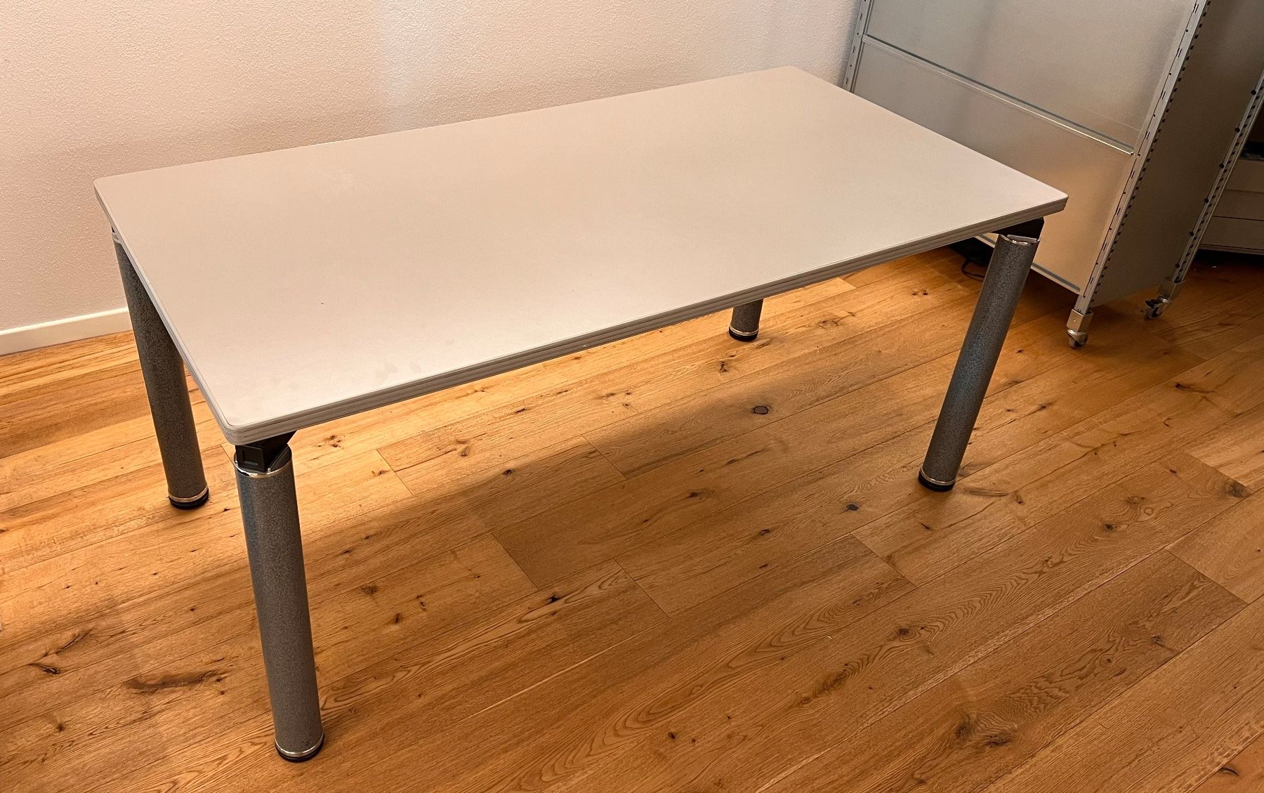 Vitra Schreibtische: Arbeitstisch Vitra Metropol – Gebraucht aus Solothurn von light4dark