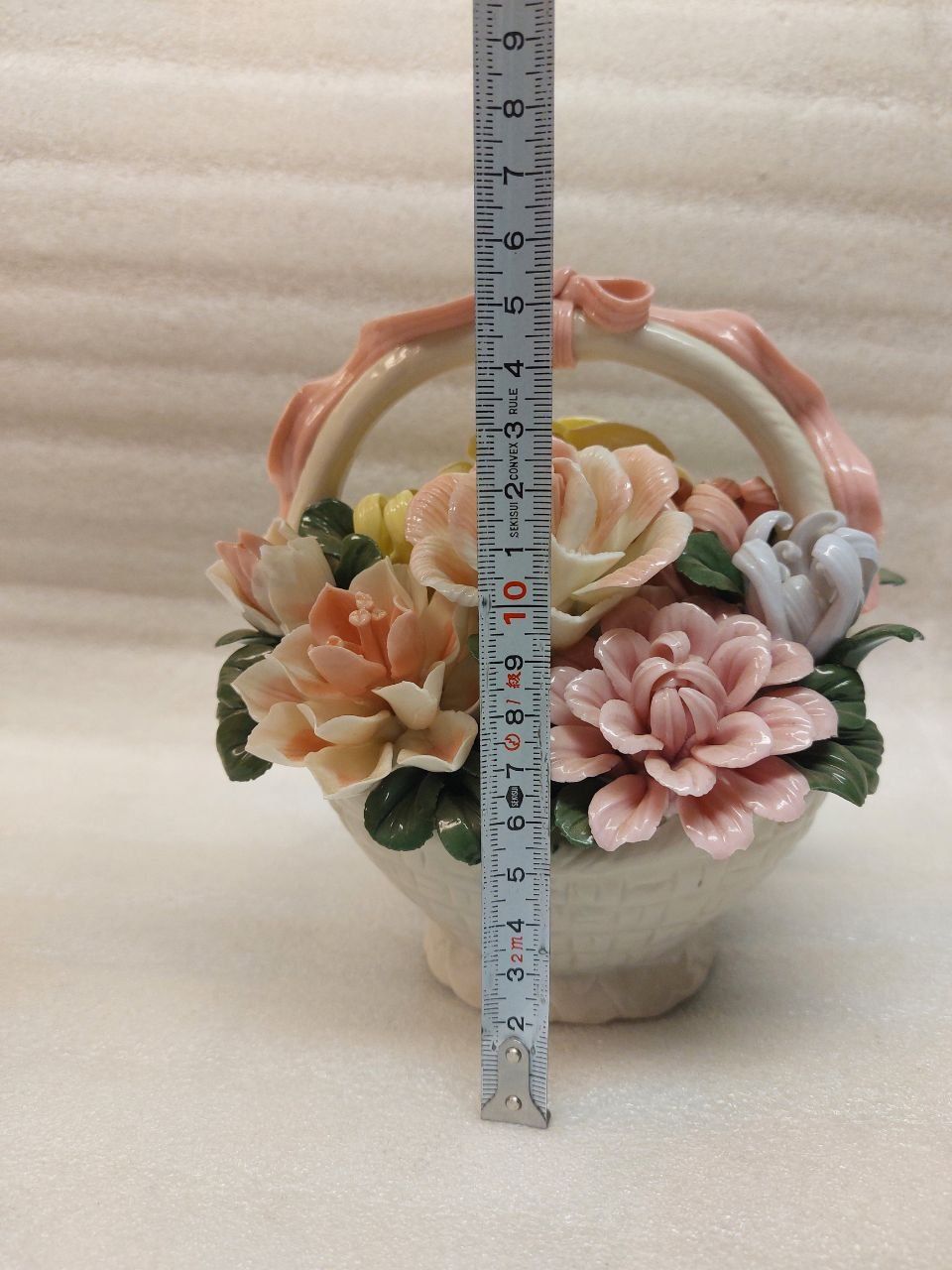 Statuette: Ceramic flower basket, spring decoration – Usato da Pambio Noranco venduto da TREBORLOP 2
