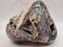 Chalcedon schwarz, weiß; drusig, poliert; Indonesien 1.15Kg