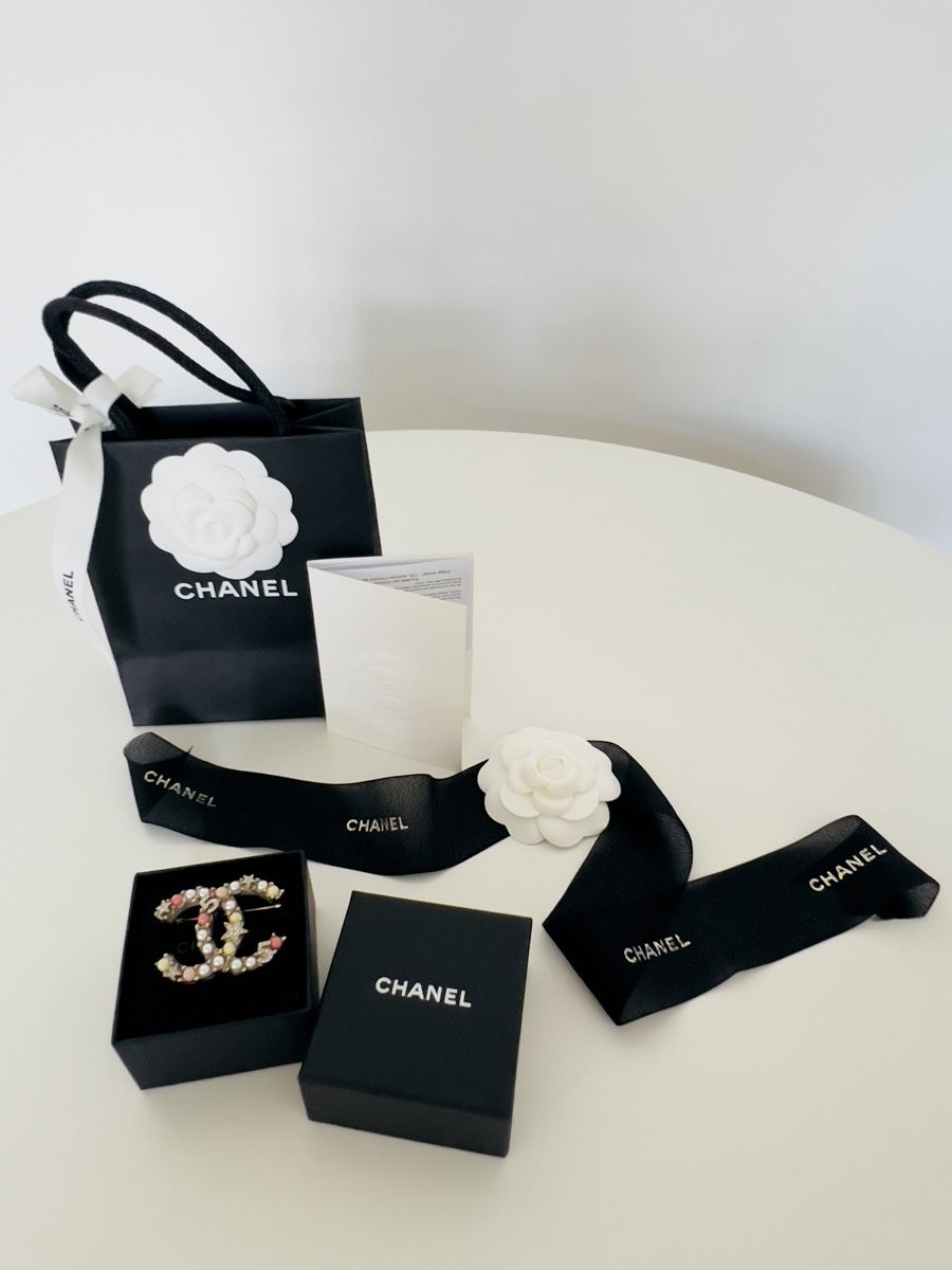 Chanel Spille & Fermagli: Chanel Brosche Original – Nuovo (secondo la descrizione) da Zürich venduto da VicParis5 1